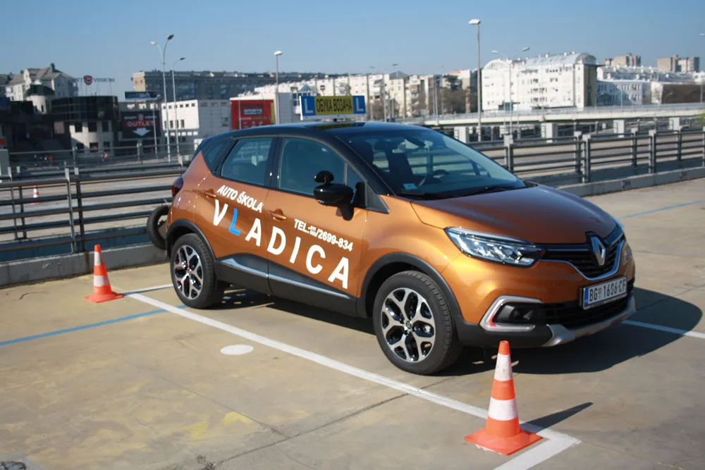 Auto škola Vladica – Novi Beograd Vozni park Renault Capture Auto škole Vladica na Novom Beogradu kod Arene
