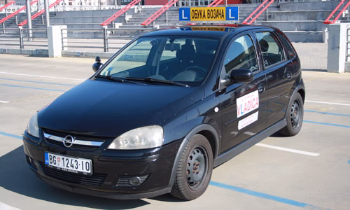 Vozilo za obuku opel corsa