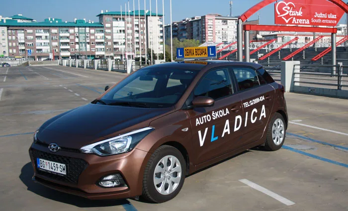 Hyundai i20 vozilo za obuku u Auto školi Vladica