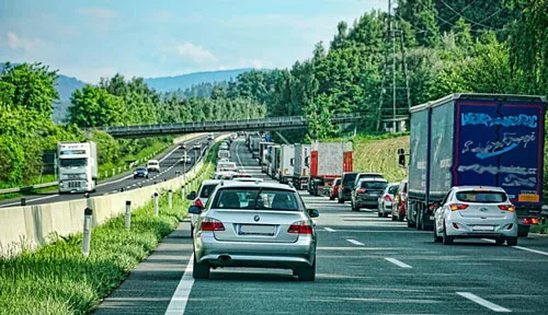 Kako pravilno menjati trake tokom obuke vožnje