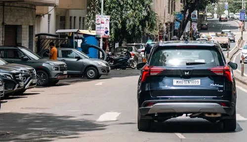Vožnja sa putnicima – zašto početnicima smeta razgovor u autu